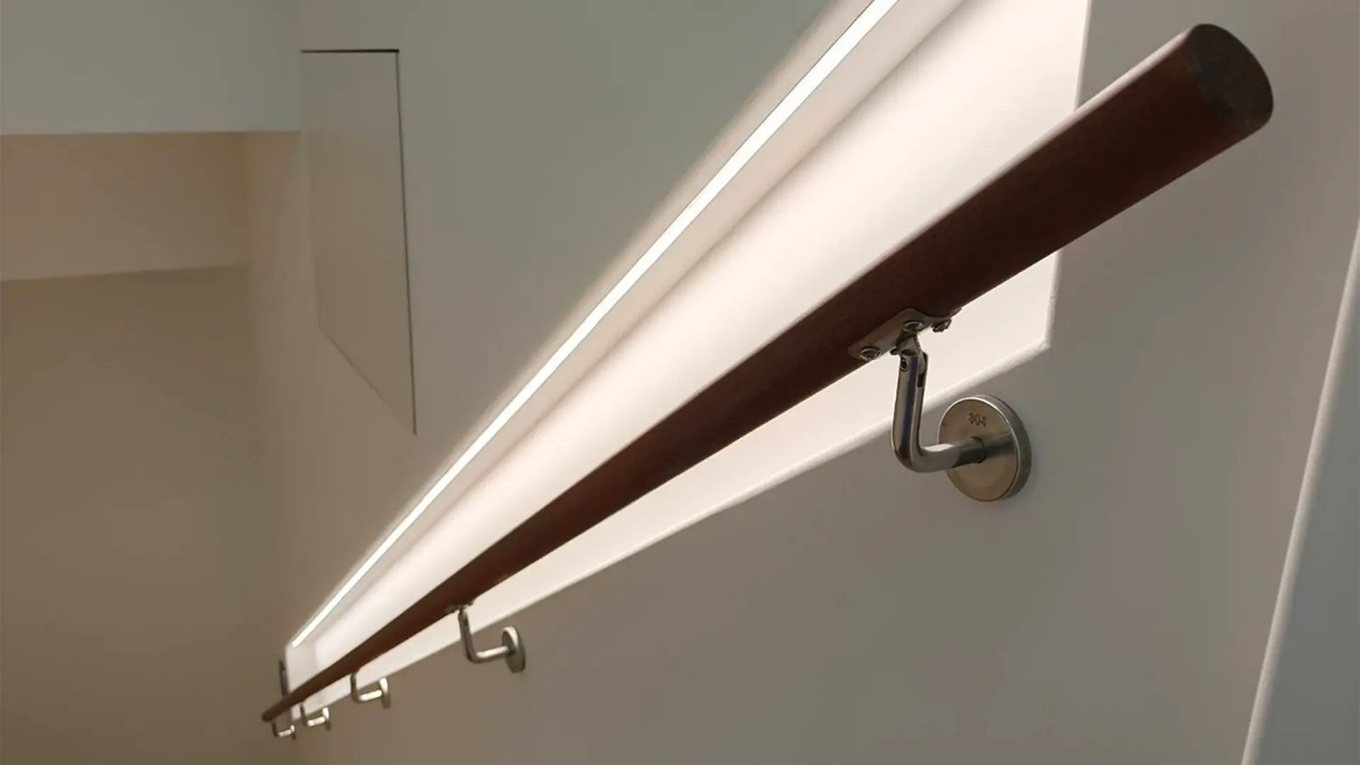 居築室內裝修-樓梯把手景